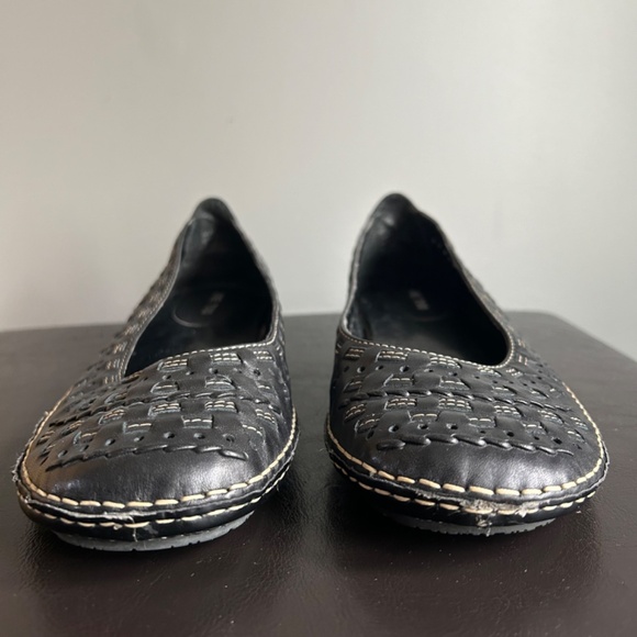 Me Too Black Leather Ballet Style Flats with Perforated & Exposed Stitch Detail - Picture 3 of 12